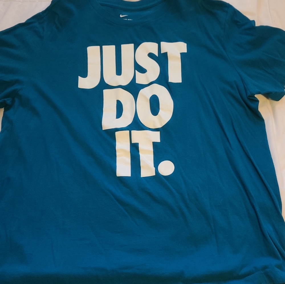 Nike Basic Tee